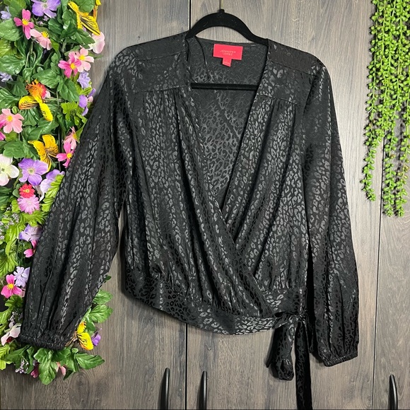 .:🌼3/$30🌼NWOT Jennifer Lopez Leopard Printed Silky Wrap Blouse Size Small - Picture 1 of 16